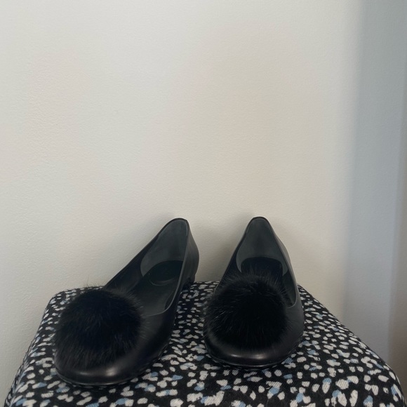 BRAND NEW Gucci Black Leather Pom-Pom Ballet Flats - Picture 4 of 4